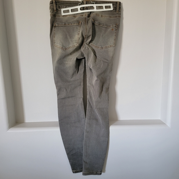 NWOT Grace & Lace grey/faded black jeans. Button fly. Size 6. - Picture 6 of 6